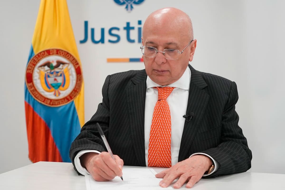 jsanchezcristo's tweet card. Conozca el borrador del proyecto de ley de ‘Paz Total’ propuesto por el Ministerio de Justicia, que modificaría la política criminal de Colombia.