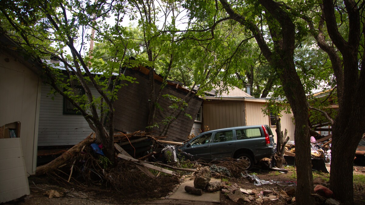 lmcgaughy's tweet card. Just 7% of homeowners in Texas have flood insurance through the federal government, which runs the biggest flood insurance program in the country. That percentage drops to 2% when you move inland, to...