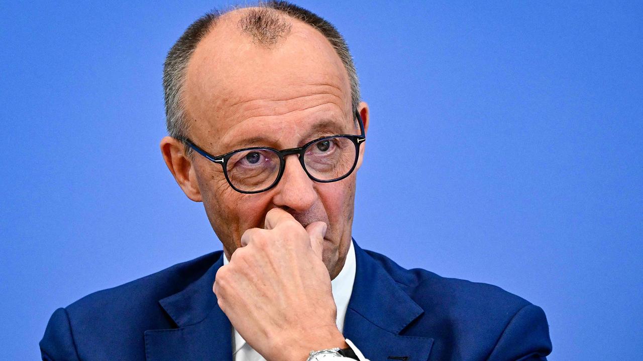 ARD_BaB's tweet card. Diesen Auftritt hatte sich der Kanzler anders vorgestellt: Merz möchte Erfolge seiner Regierung präsentieren. Doch die gescheiterte Verfassungsrichterwahl dominiert seine erste Sommerpressekonferenz....