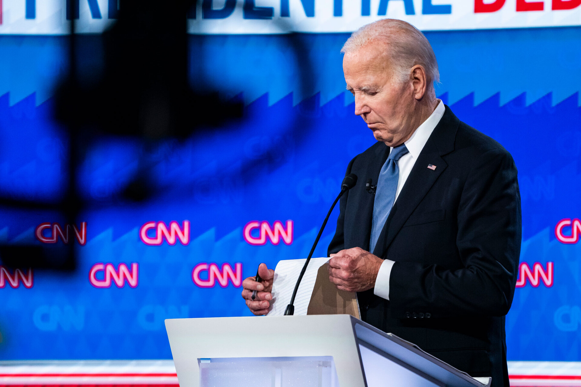 OriginalSinBook's tweet card. White House reporter Alex Thompson joins Faisal Al Yafai on the podcast to discuss his bestselling book, co-authored with CNN anchor Jake Tapper, on the cover-up that hid Joe Biden’s declining health.
