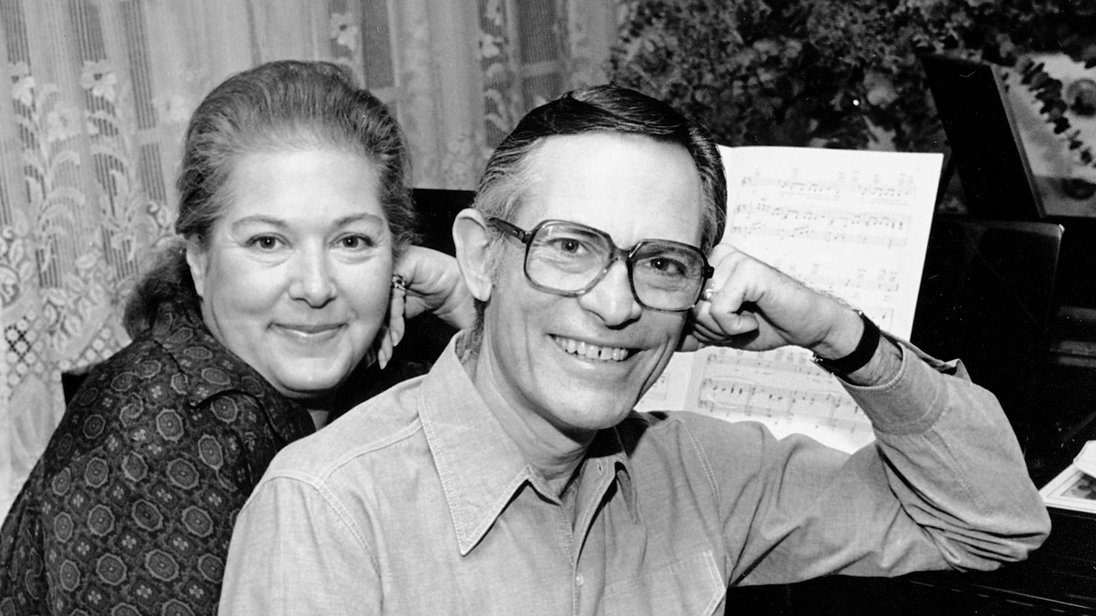 RaymondArroyo's tweet card. With his wife, Marilyn, he wrote the words to memorable TV theme songs and the Oscar-winning “The Way We Were” and “The Windmills of Your Mind.”