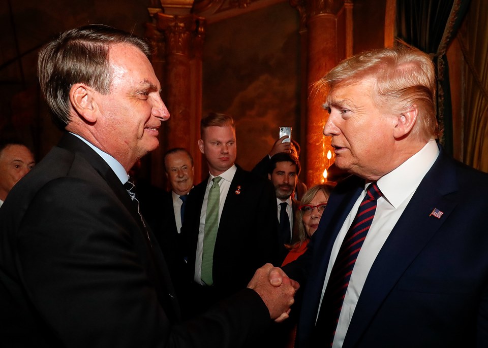 mariosabinof's tweet card. Com Bolsonaro submetido a medidas restritivas de liberdade e Lula apostando em patriotadas, é rezar para que Trump se segure
