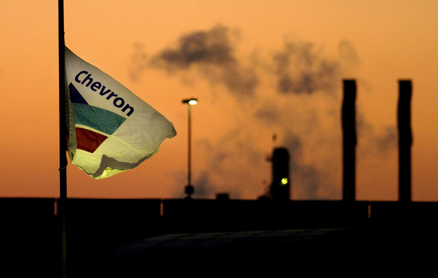 CaracasChron's tweet card. Everybody’s “sources with knowledge in the matter” are saying the U.S. is getting ready to issue authorizations to Chevron (and likely other PDVSA partners) to pump and export...