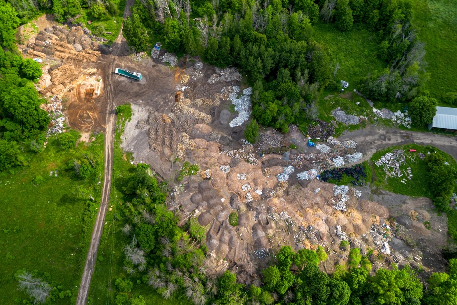 virginie_dufour's tweet card. Neuf ans après la première intervention de Québec sur la terre agricole que les contrevenants environnementaux Daniel et Yves Lalande ont transformée en dépotoir, le ministère de l’Environnement en...