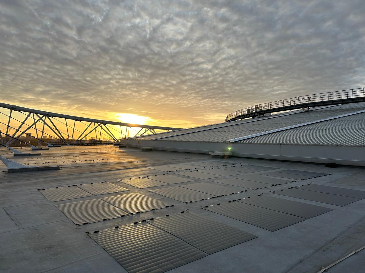 metecoban92's tweet card. Green energy will cut the electricity bill when West Ham play at home