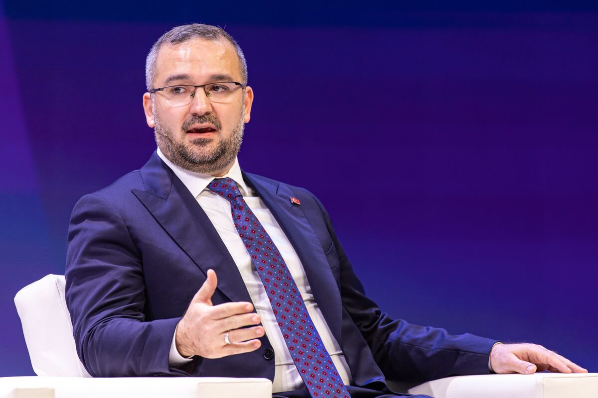 berilakman's tweet card. Turkish central bank Governor Fatih Karahan said policymakers are closely watching deposit preferences among local savers, signaling officials are likely to approach potential interest-rate cuts...