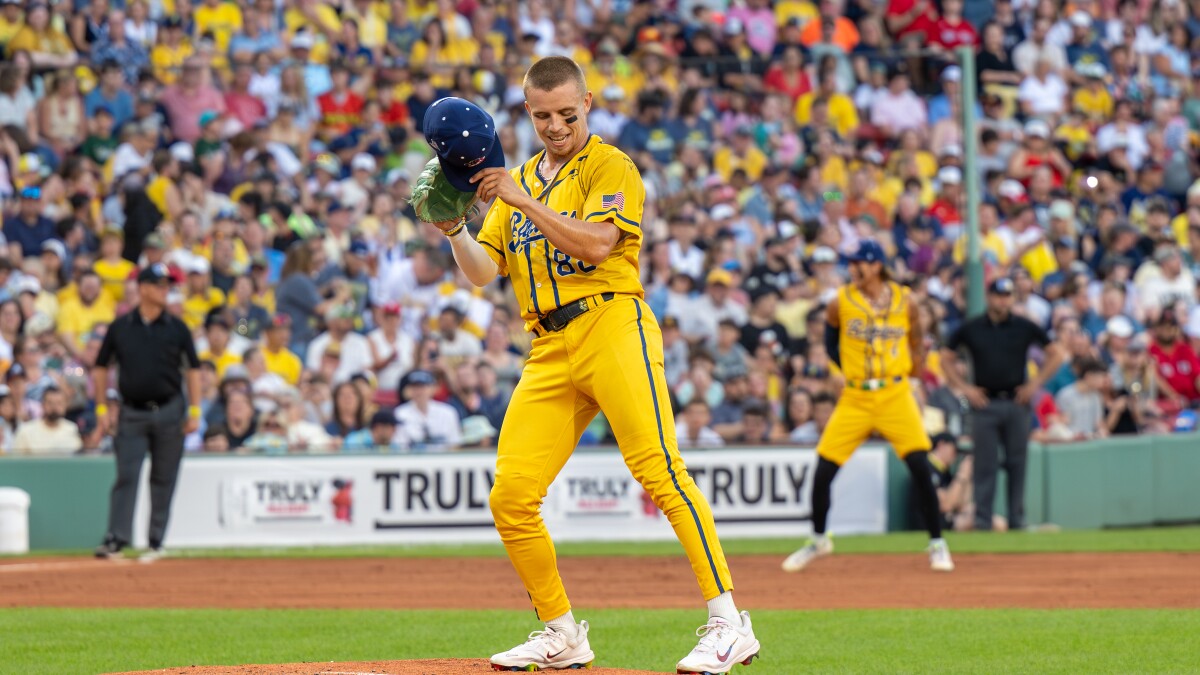 stlpublicradio's tweet card. Savannah Bananas pitcher and St. Louis native Noah Niznik talks combining his love of baseball with entertainment.