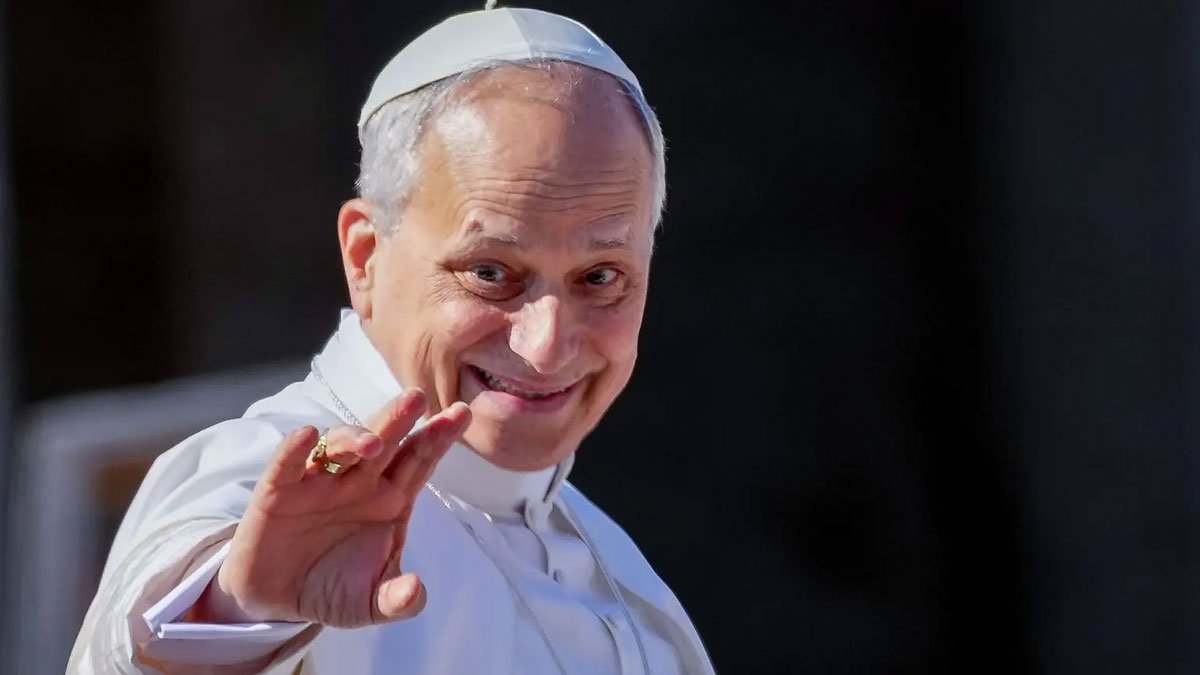 complicitclergy's tweet card. Twenty years of scandals, and the Vatican—to be more specific, the Vatican Secretariat of State—has learned nothing. A priest who was convicted of child pornography has been quietly restored to a...