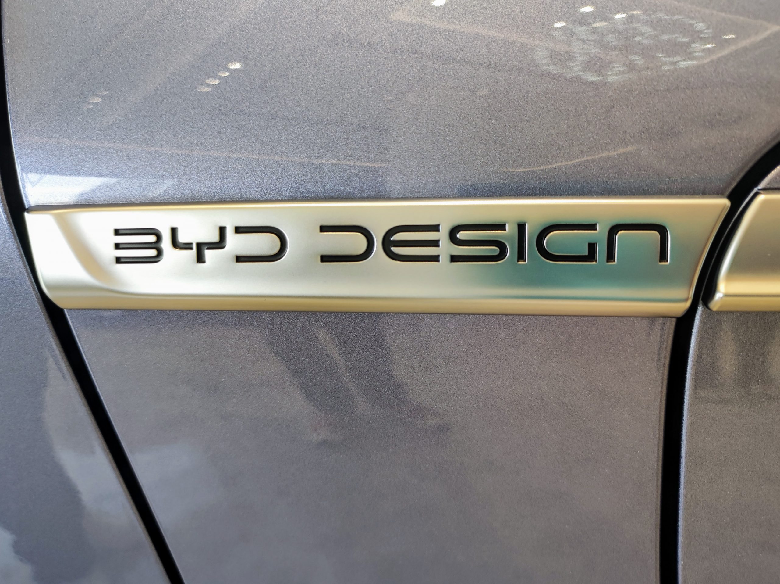 HungaryToday's tweet card. Speculation about an alleged delay in BYD's production plans in Hungary and a shift to Türkiye instead has been dismissed as "fake news."
