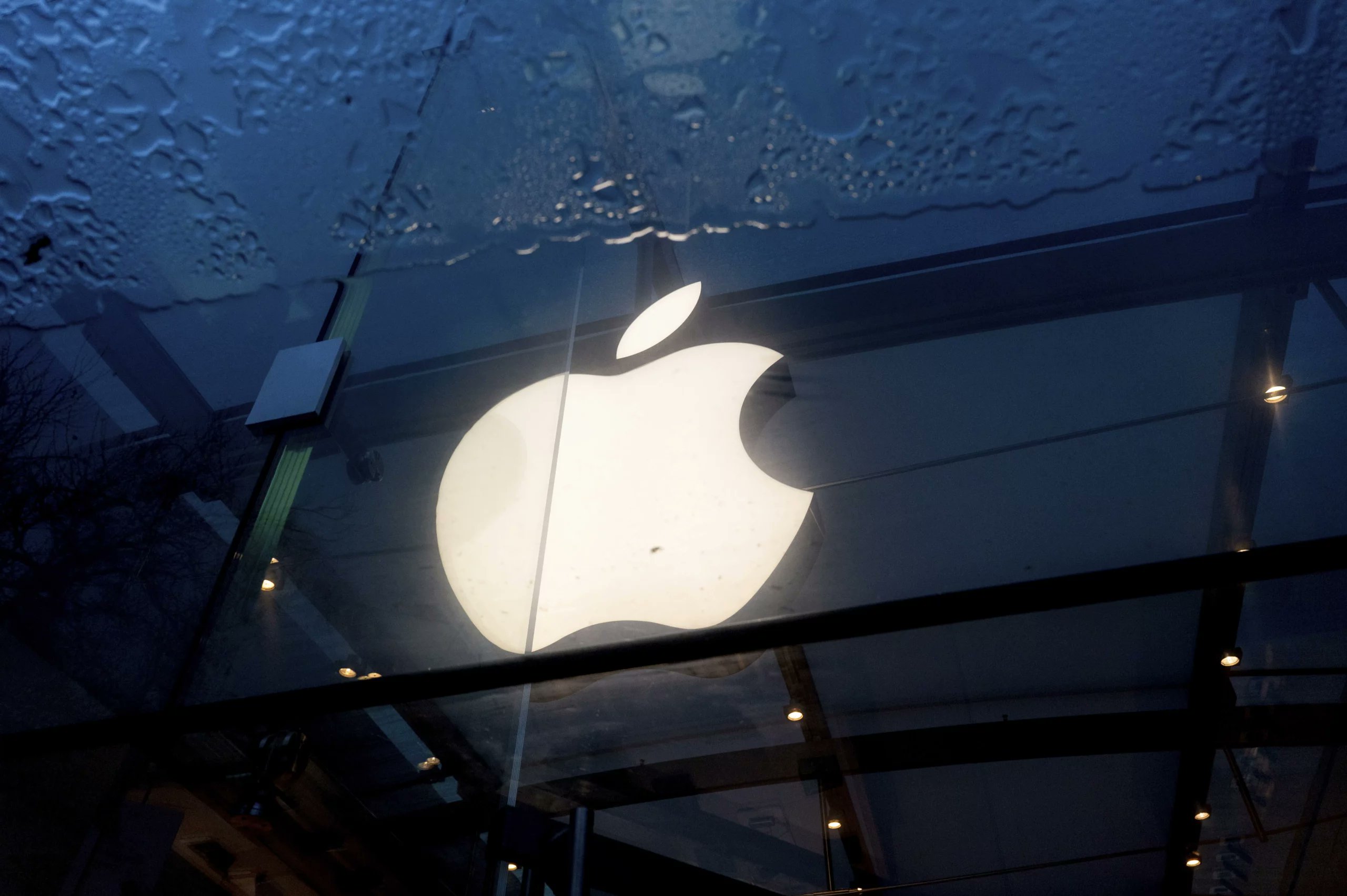 marisa_schultz's tweet card. The United Kingdom is preparing to single out Apple and Google under its new Digital Markets, Competition, and Consumers Act.