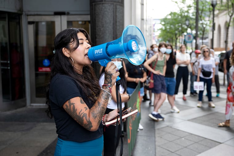 Haver_Lisa's tweet card. The Friday morning rally organized by Juntos follows an Immigration and Customs Enforcement arrest outside the courthouse earlier this week.