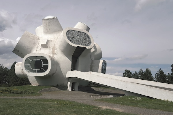 YugoslavVisuals's tweet card. Photographer Donald Niebyl documents the architectural monoliths that memorialise the region’s most turbulent era