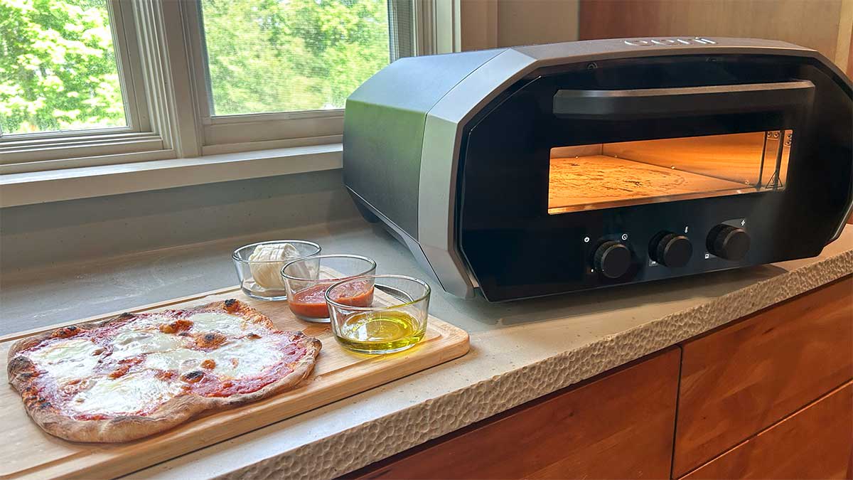 ConsumerReports's tweet card. For this review of the best indoor pizza ovens, CR baked 14 pizzas in countertop pizza ovens to find out which made the tastiest Neapolitan-style pies and more.
