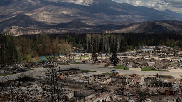 CBCNews's tweet card. Alberta Premier Danielle Smith is demanding the fire-stricken town of Jasper apologize and retract a report criticizing her government for its role in last summer's devastating blaze.