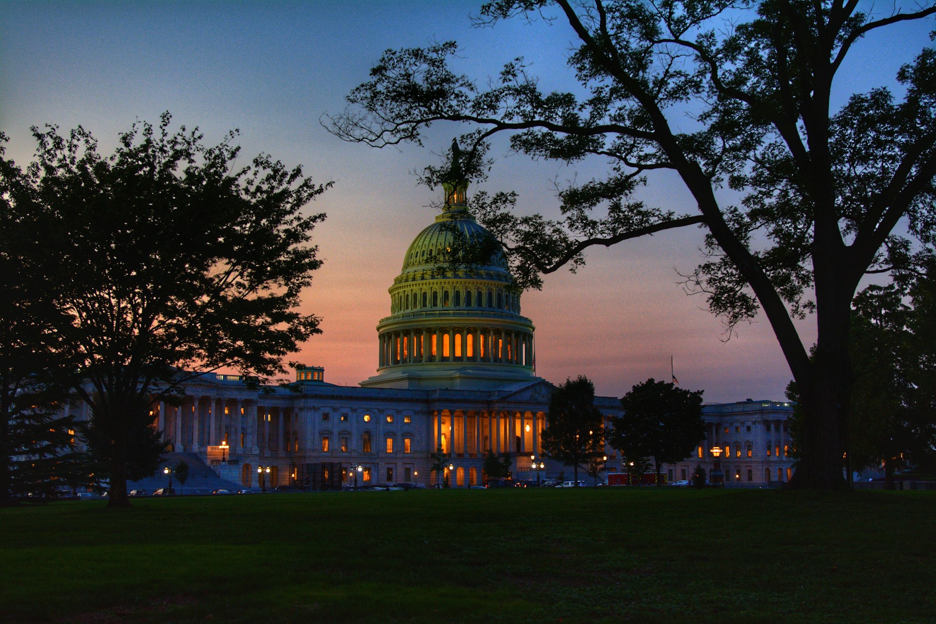RuleXRP's tweet card. Senator Lummis hopes the Senate and House of Representatives can find a path to pass both crypto bills moving through Congress.