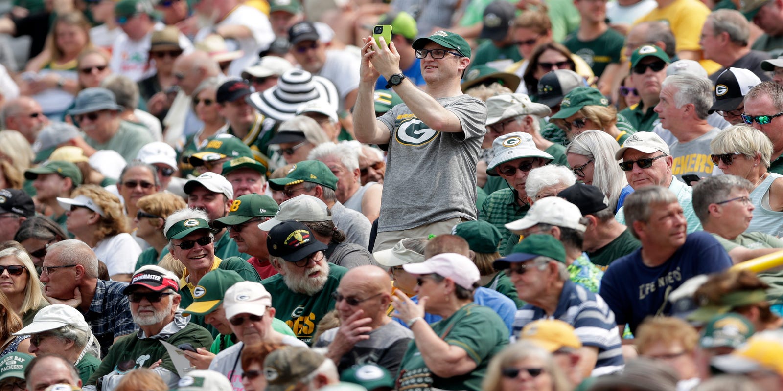 PGPackersNews's tweet card. Green Bay Packers are in the smallest market in the NFL, but have five times more owners than the population of Green Bay.
