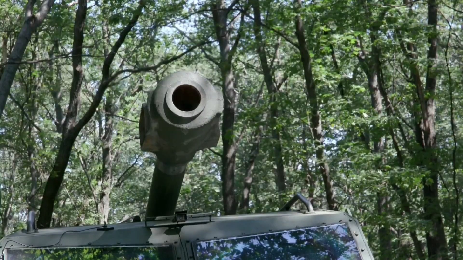 lindseyhilsum's tweet card. Ukraine says it's doing everything it can to ensure new supplies of weapons reach troops on the front line, including military aid promised by western allies.