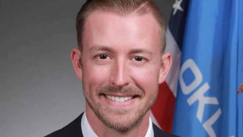 RightWingWatch's tweet card. Oklahoma's Superintendent of Education is partnering with PragerU propagandists to keep "woke" teachers out of the state's classrooms. 