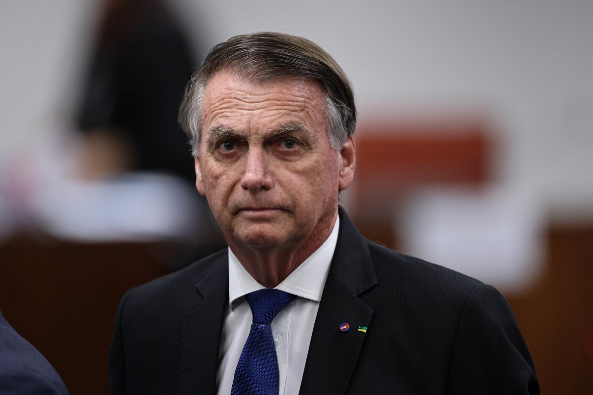 CBNoficial's tweet card. A defesa de Jair Bolsonaro enviou uma resposta ao STF alegando que o ex-presidente não violou nenhuma das medidas restritivas.