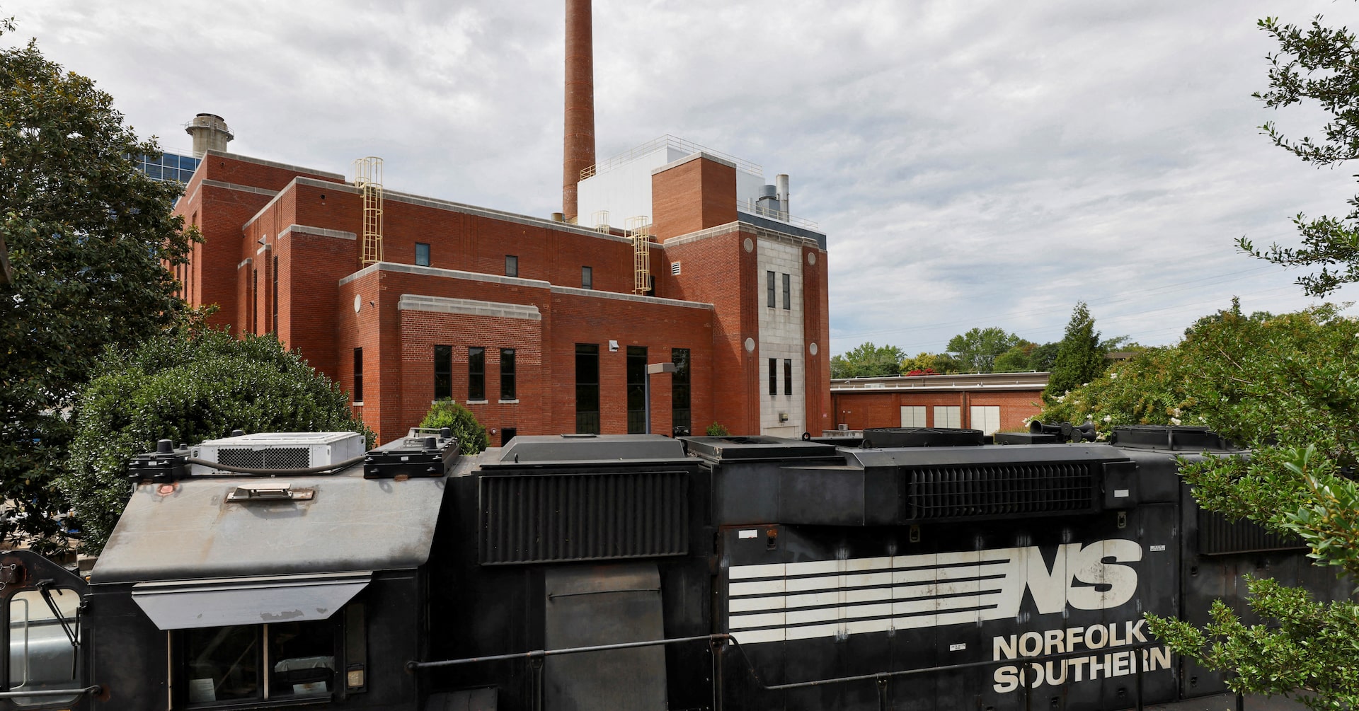 publicrailnow's tweet card. Union Pacific , the largest U.S. freight railroad operator, is exploring a possible acquisition of Norfolk Southern to create a $200 billion coast-to-coast rail network, a person familiar with the...