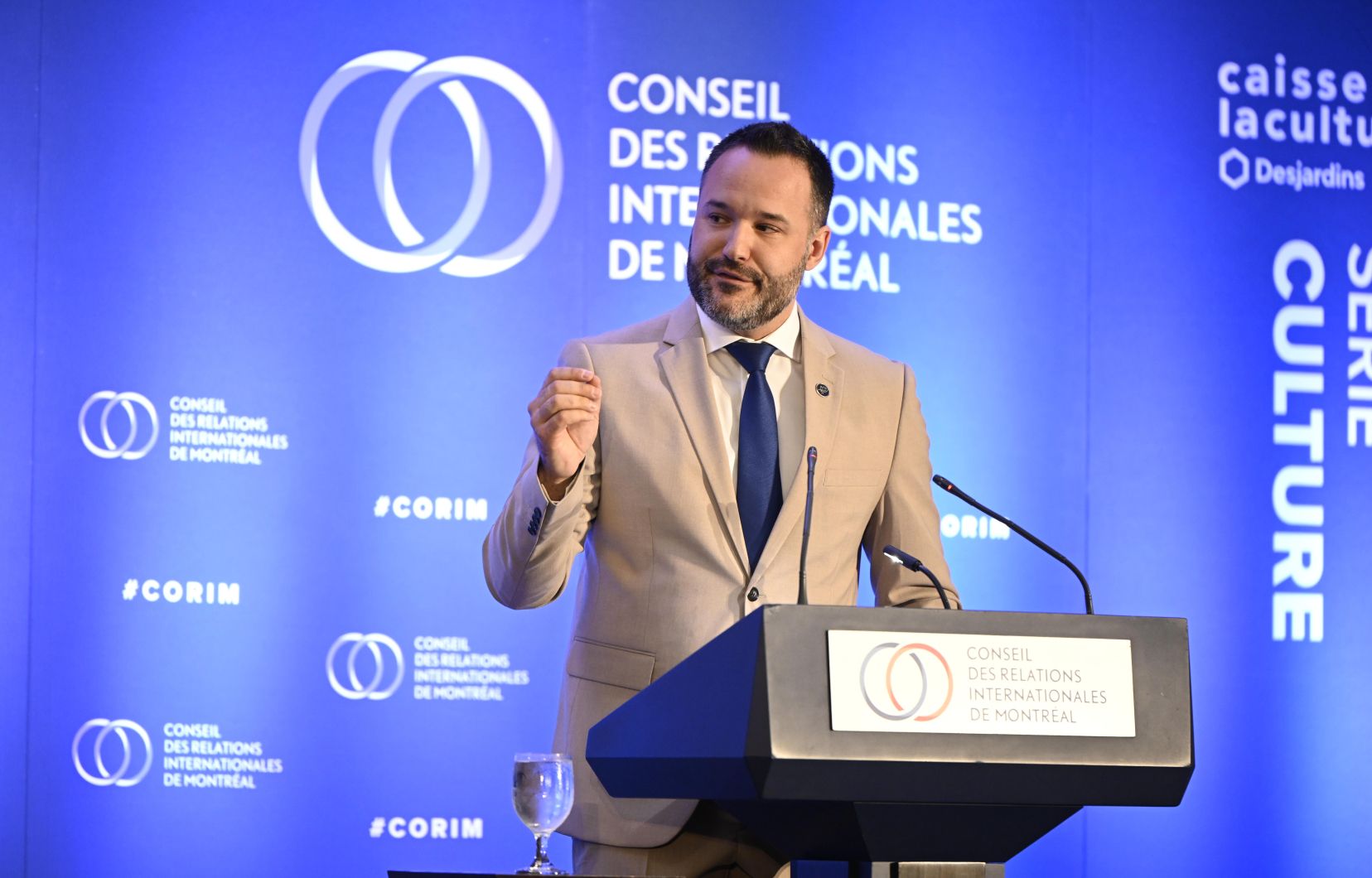lacombemathieu's tweet card. Le ministre se rendra du 18 au 20 juin à la conférence de l’UNESCO pour défendre les cultures face aux géants du Web.