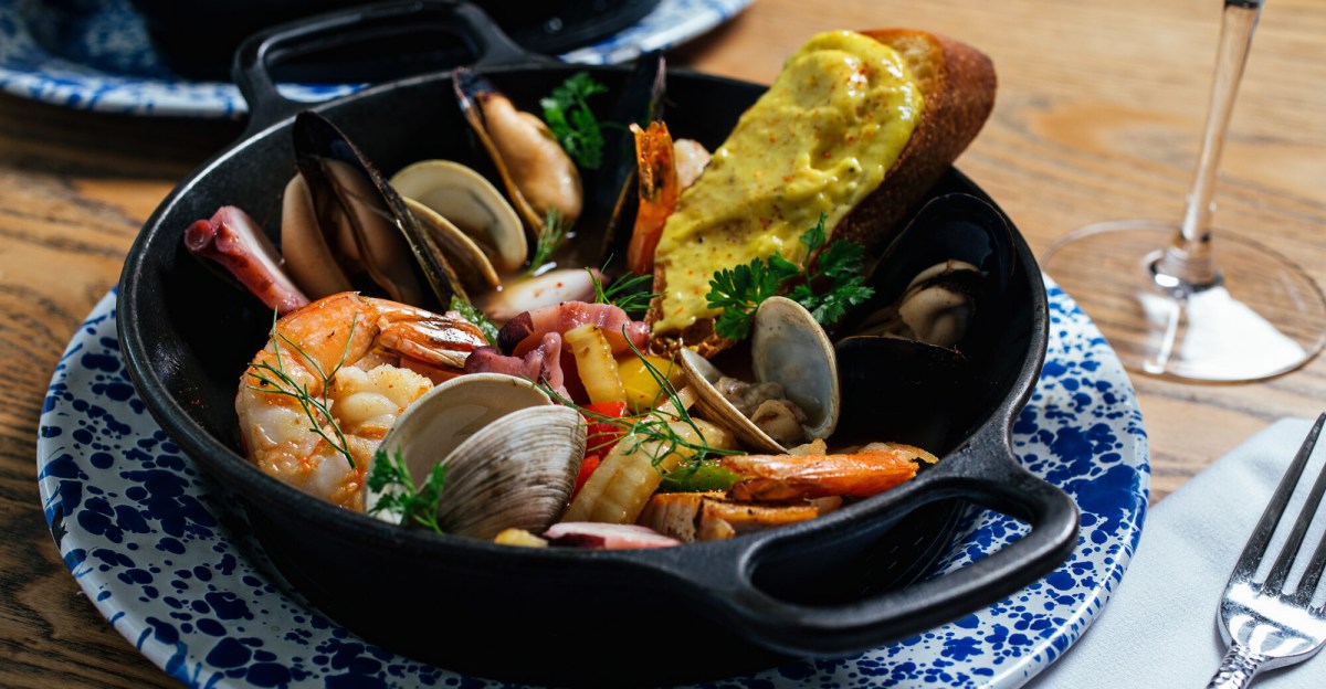 EaterCarolinas's tweet card. From fried shrimp to shellfish towers, here’s where to find the best seafood in the Lowcountry
