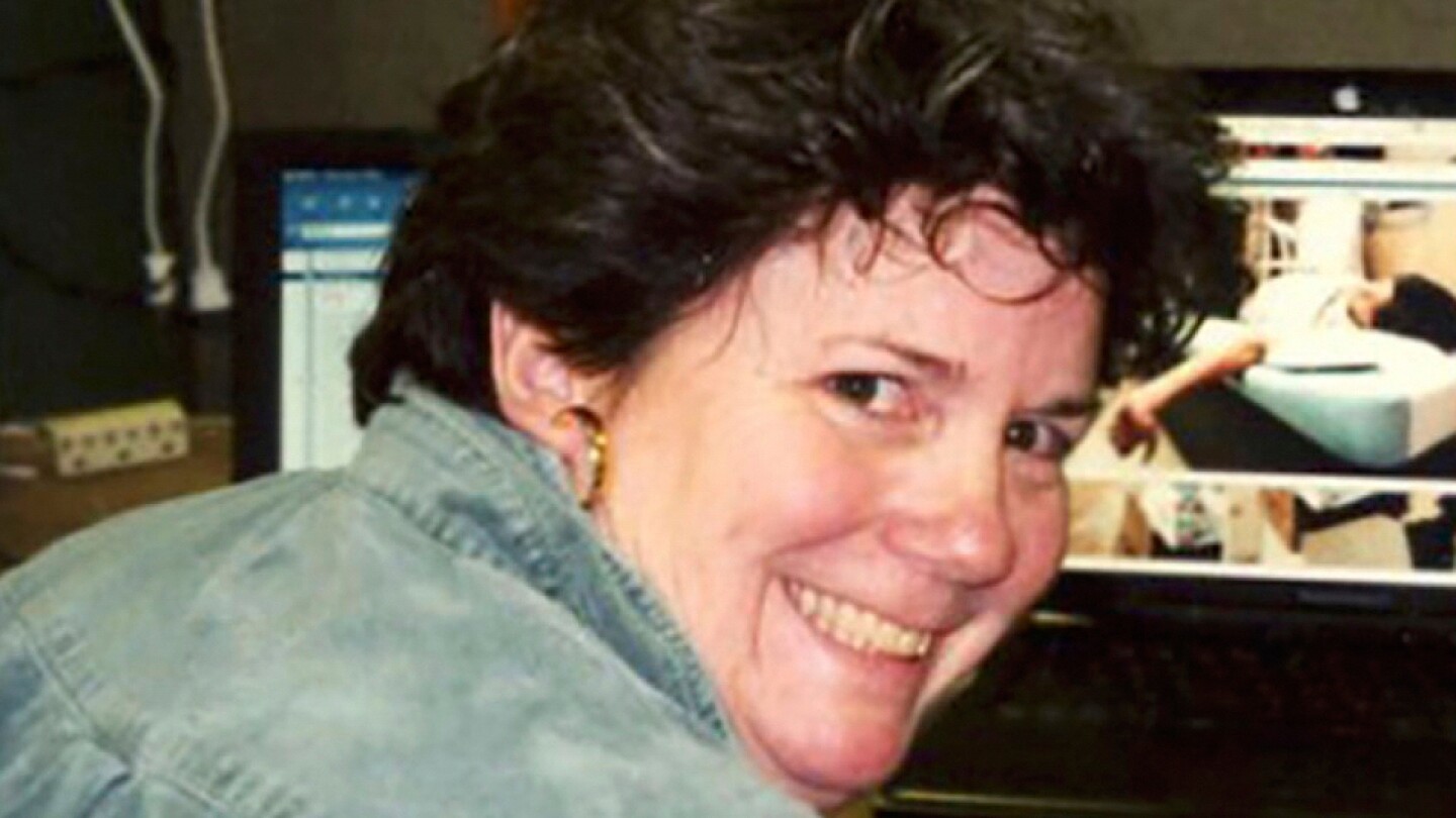 dsupervilleap's tweet card. Award-winning photographer Jo Ann Steck has died at 73 after battling ovarian cancer. Steck is known for her groundbreaking career with a career which spanned over three decades.