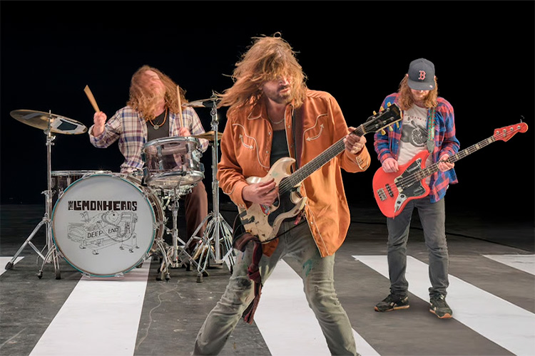 mondo_sonoro's tweet card. Valencia se prepara para un viaje sonoro a los 90 La quinta edición de Visor Fest aterriza en Valencia con...