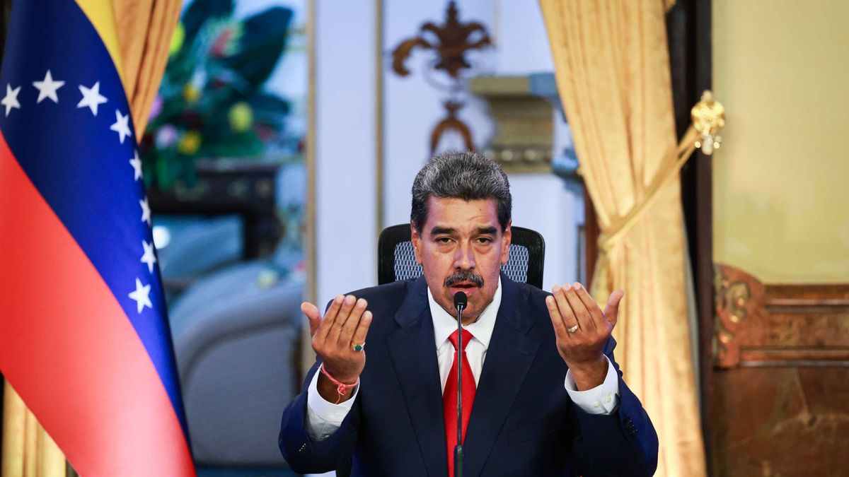 vsalmeron's tweet card. La administración de Nicolás Maduro carece de herramientas para frenar la inflación, sostener el bolívar y evitar un nuevo retroceso de la economía. La comparación de las reservas de dólares de...
