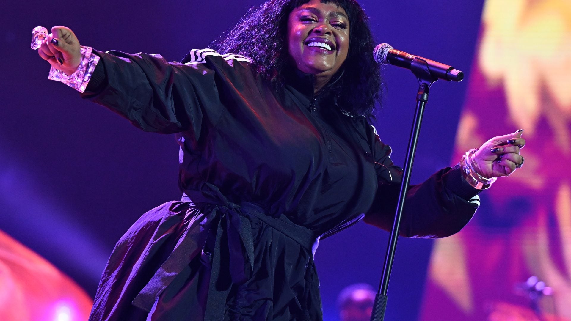 Essence's tweet card. Jill Scott’s introduction to the world redefined soul music for a generation. Her impact on Black womanhood and artistry remains undeniable.