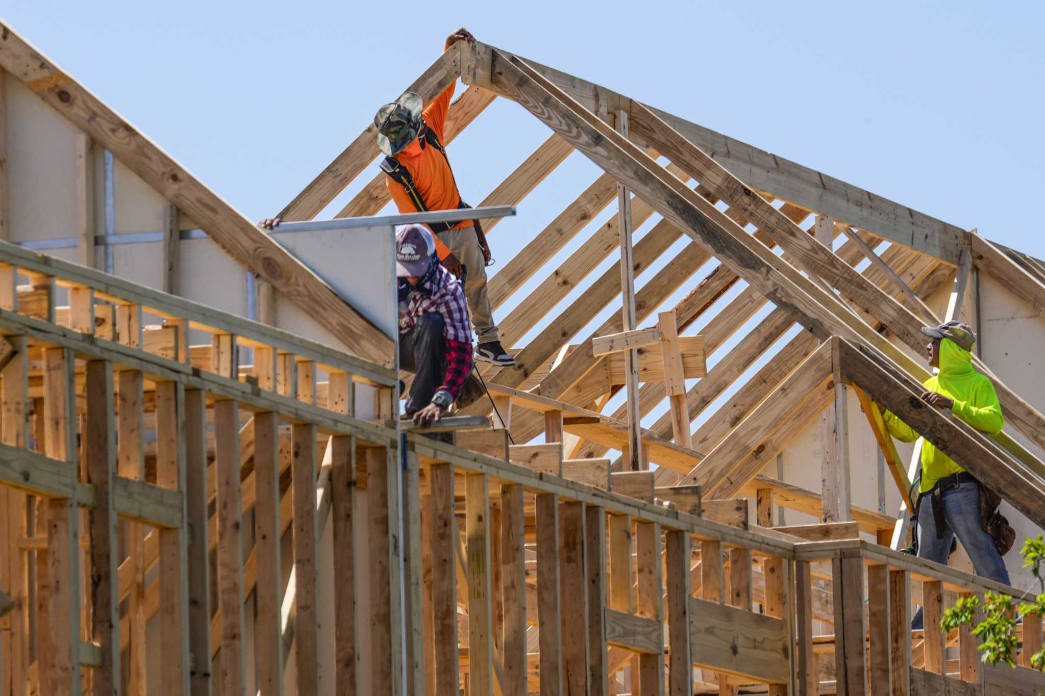 KatieHall_ALM's tweet card. ICE enforcement is stoking anxiety among immigrant workers, who make up over a third of Houston’s construction labor. Contractors warn the labor shortage will deepen as deportations rise.