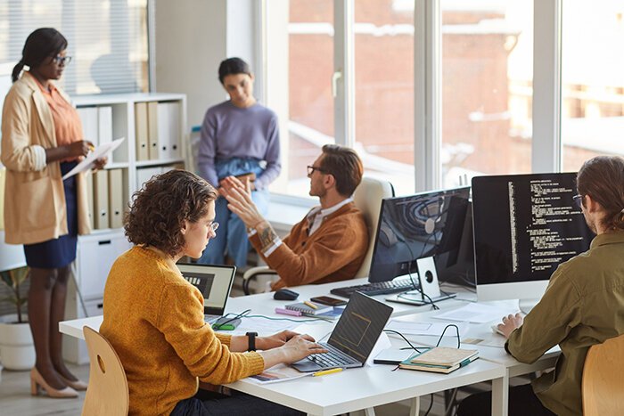 breisteg_247's tweet card. Discover the highest paying jobs in Ireland for 2025! Explore high-demand roles across industries like tech, healthcare, and finance to plan your future.