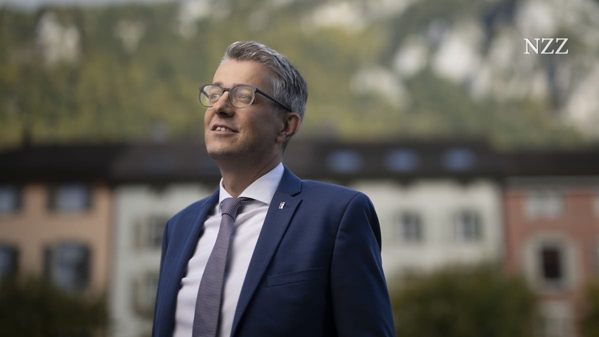 NZZSchweiz's tweet card. Nach dem Rücktritt von Thierry Burkart sucht die Partei ein neues Präsidium, vor allem aber: mehrheitsfähige Positionen für Wähler und divergierende Kräfte in der eigenen Fraktion. In seiner Heimat...