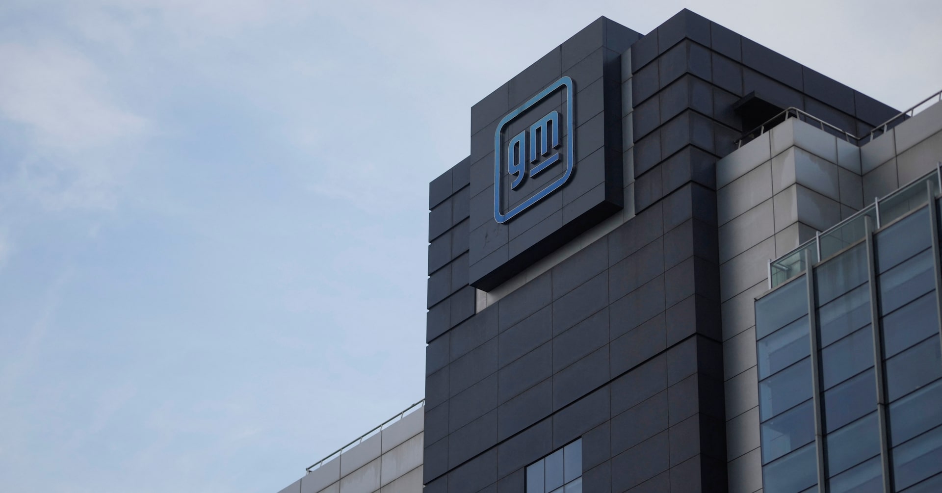3arabawy's tweet card. General Motors' second-quarter earnings took a $1.1-billion hit from tariffs, but the automaker still beat analyst expectations for the period on Tuesday, supported by strong sales of its core...