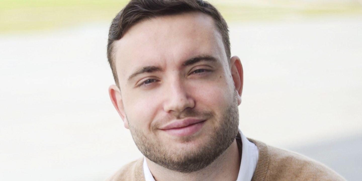 RubenGerczi's tweet card. Im Prozess von Lahav Shapira gegen Burak Y. versuchte die Verteidigung, so zu tun, als hätte die Nötigung des jüdischen Studenten nichts mit dem Nahost-Konflikt zu tun. Doch Burak Y. selbst unterlief...