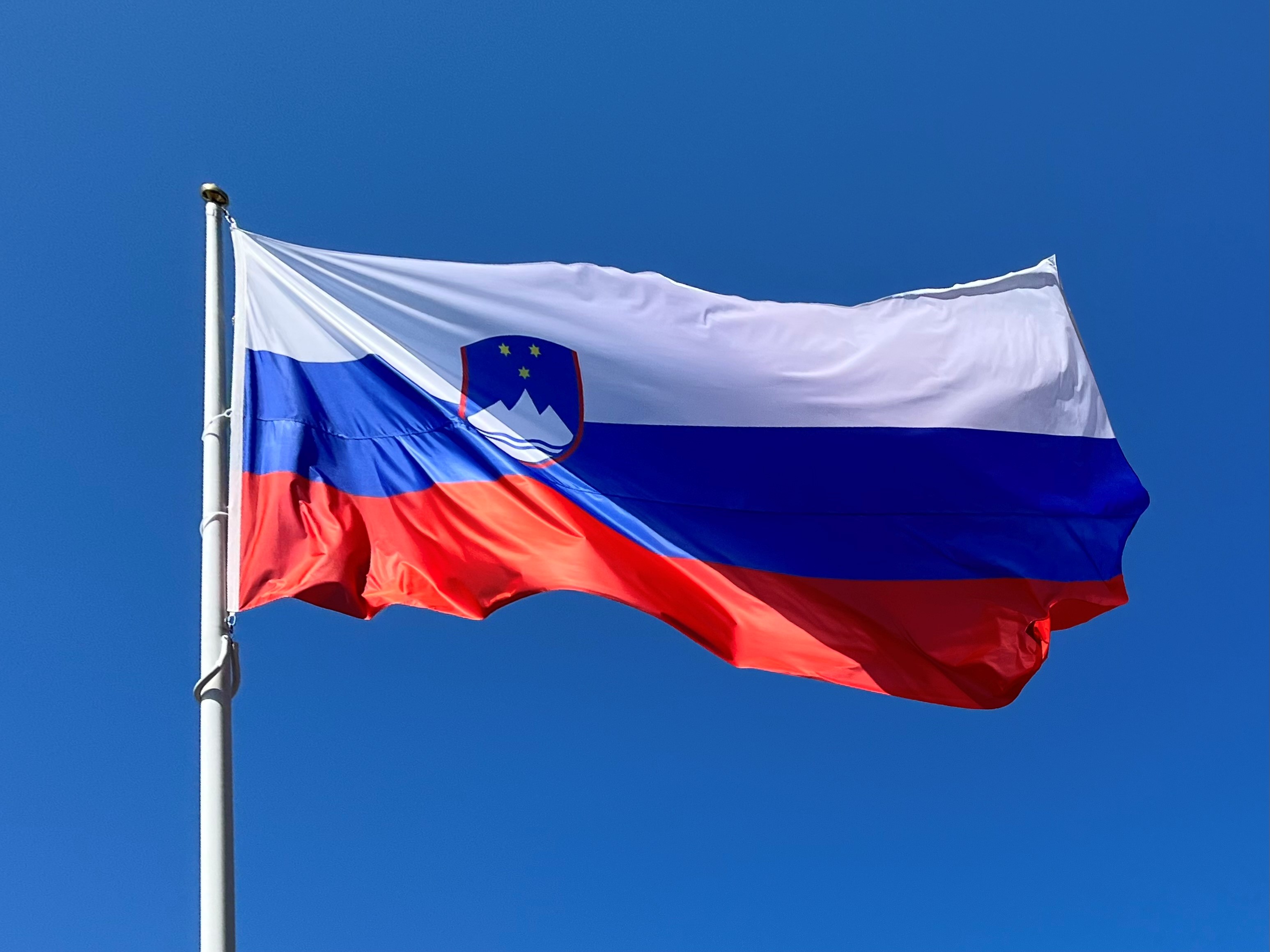 mfinance_gov_si's tweet card. Globalni ponudnik indeksov MSCI (Morgan Stanley Capital International) je v poročilu o stanju na globalnih trgih - MSCI 2025 Global Market Accessibility Review Report - Slovenijo uvrstil v novousta...