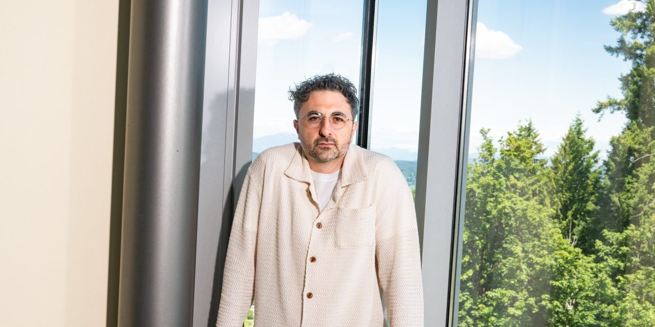 Aligned_SI's tweet card. Microsoft’s Mustafa Suleyman is focused on solving social problems rather than racing for superintelligence.