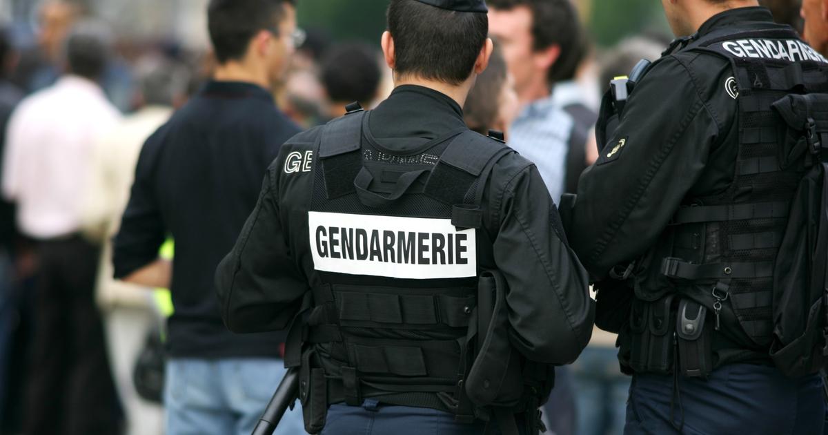 steve_tenre's tweet card. Dans des vidéos parvenues au Figaro, l’on peut voir de jeunes individus, à visage découvert et en survêtement, s’attaquer au restaurant. Le maire de Jullouville, petite station balnéaire, a demandé...