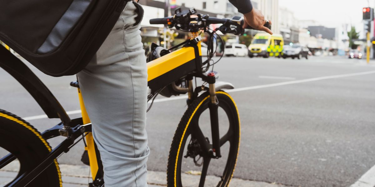 FrauKrone's tweet card. Im vergangenen Jahr sind weniger Fahrradfahrer bei Unfällen gestorben. Doch es gab mehr Opfer, die zu Fuß, mit dem E-Bike oder dem E-Roller unterwegs waren. Experten schlagen deshalb vor, die...