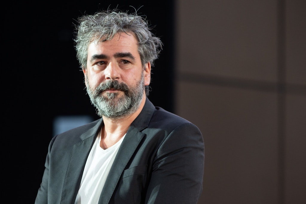 Besser_Deniz's tweet card. Einen Text kann man nicht wieder aus der Welt schaffen, sagt Deniz Yücel, Sprecher des PEN Berlin. Die Zeit hätte einen anderen Umgang mit der Kolumne von Maxim Biller finden müssen.
