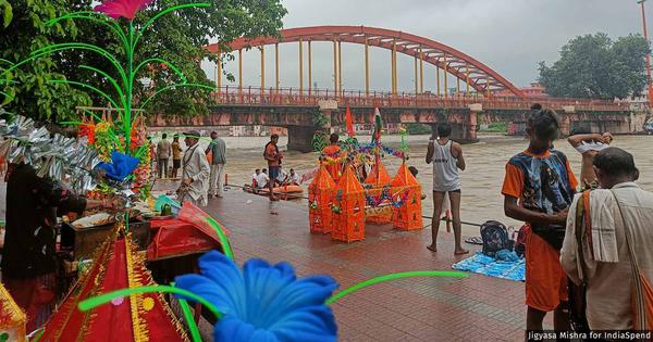 scroll_in's tweet card. Without adequate waste management infrastructure, mass gatherings can end up polluting water, land and the air.