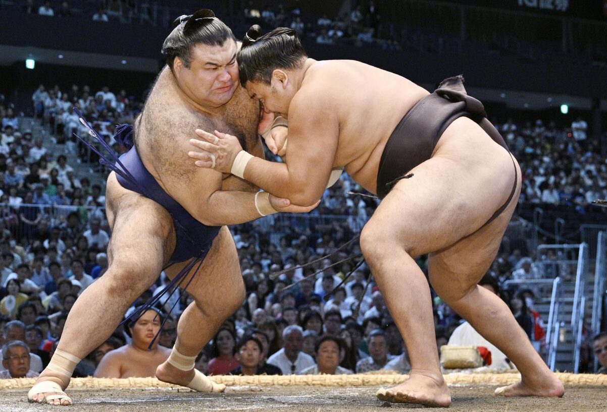 SportsLookJP's tweet card. After Day 7 of the Nagoya Basho, six wrestlers are tied for the lead in the top division: Onosato, Mitakeumi, Kirishima, Ichiyamamoto, Tamawashi and Kusano.