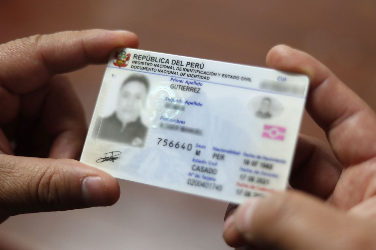 ConvocaPe's tweet card. Si tu Documento Nacional de Identidad (DNI) ha caducado o vencido, puedes solicitar la renovación o duplicado a través de Internet y recogerlo impreso en la sede del Registro Nacional de Identifica...