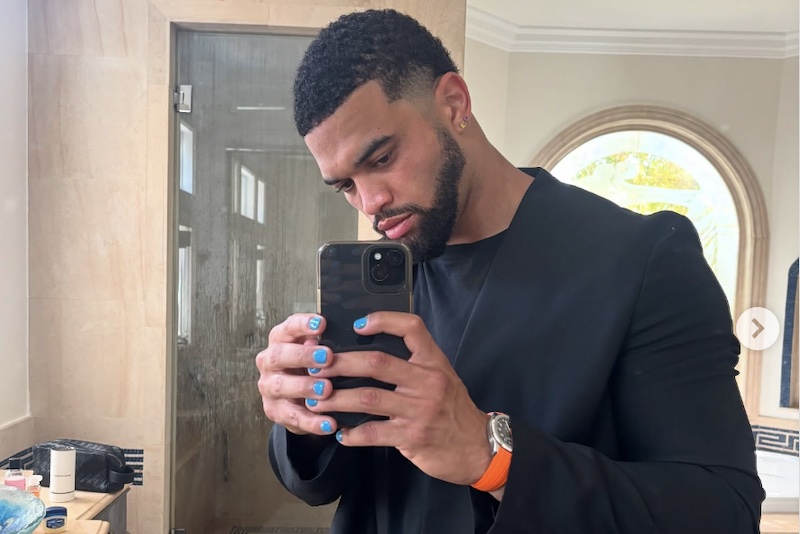 metroweekly's tweet card. Chicago Bears QB Caleb Williams faced backlash after sharing photos of his painted nails, with trolls calling him "gay" and slinging slurs.