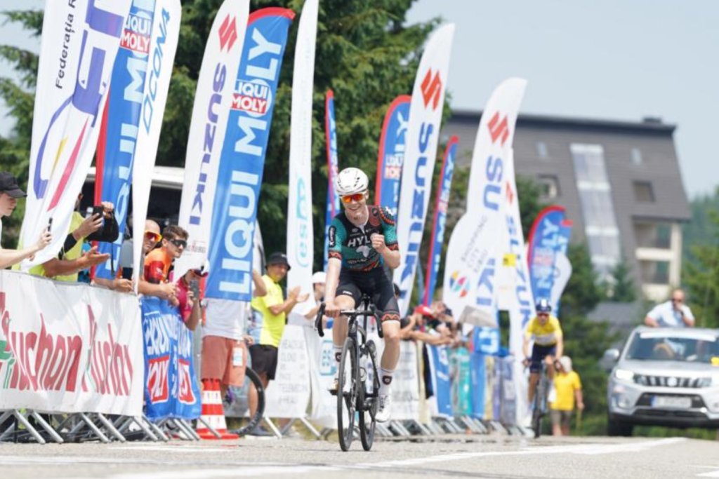 CyclingGraphs's tweet card. German Continental team Bike AID climber Anton Schiffer took his first professional stage win, beating Matthew Riccitello and…