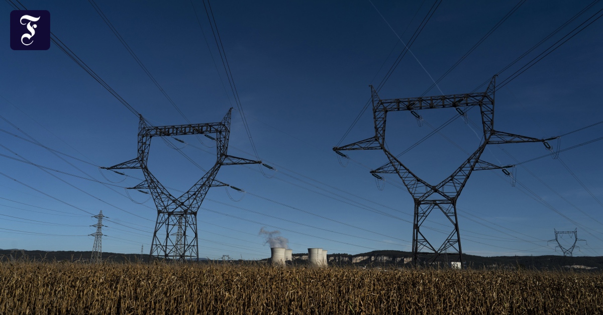 FritzVahrenholt's tweet card. In Frankreich bahnt sich eine energiepolitische Zäsur an. Ein neues Gesetz sieht nicht nur ein Moratorium für neue Wind- und Solaranlagen, sondern auch den Ausstieg aus dem EU-Energiemarkt vor.