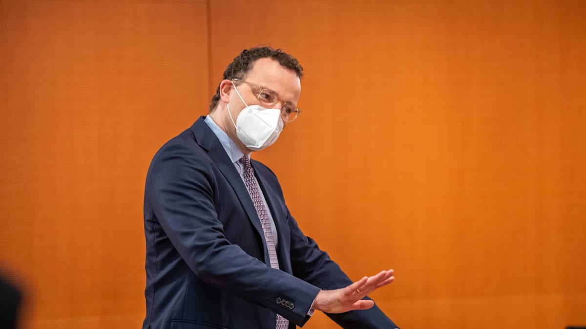 _LarsPetersen's tweet card. Ein bislang geheimer Bericht des Bundesgesundheitsministeriums zeichnet erstmals detailliert nach, warum der Bund zum Anfang der Coronapandemie Schutzmasken weit über den tatsächlichen Bedarf hinaus...