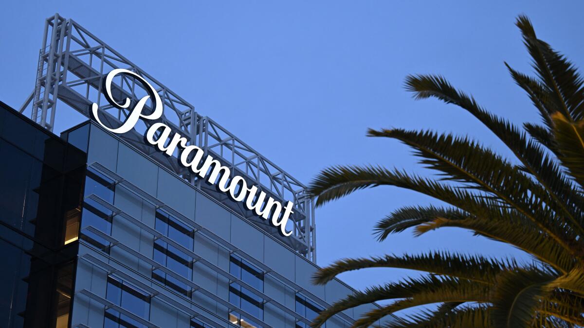 rverrier's tweet card. Three Senate Democrats warned that any payment to Trump to gain favorable treatment by regulators could violate federal anti-bribery laws. Paramount's dealings with Trump 'raises serious concerns of...