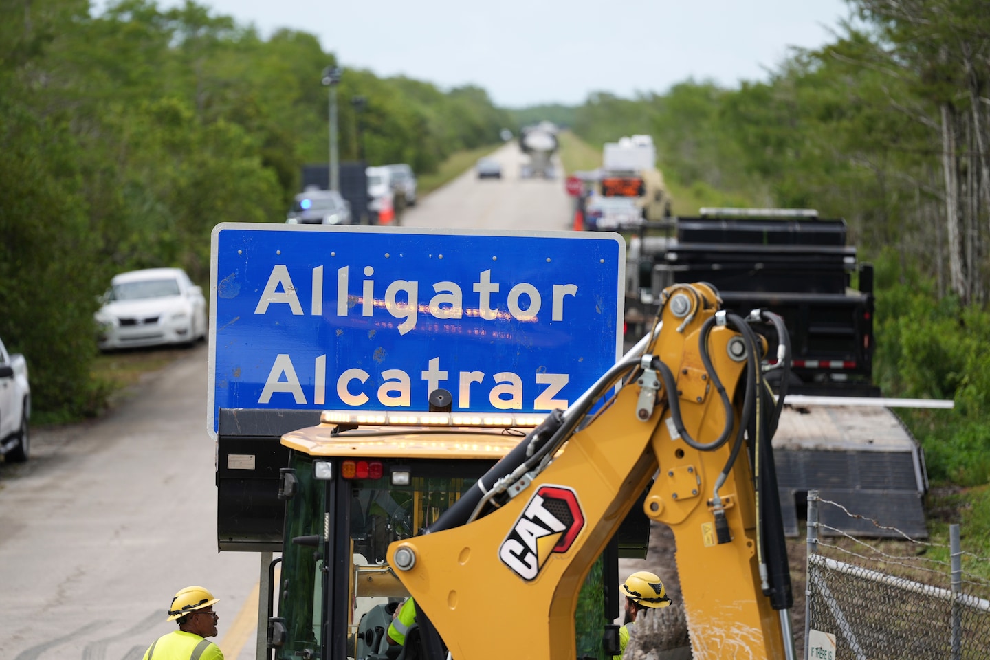 mollyhf's tweet card. Florida’s hastily constructed detention camp in the Everglades, which began processing immigrants late this week, has been praised by President Trump.