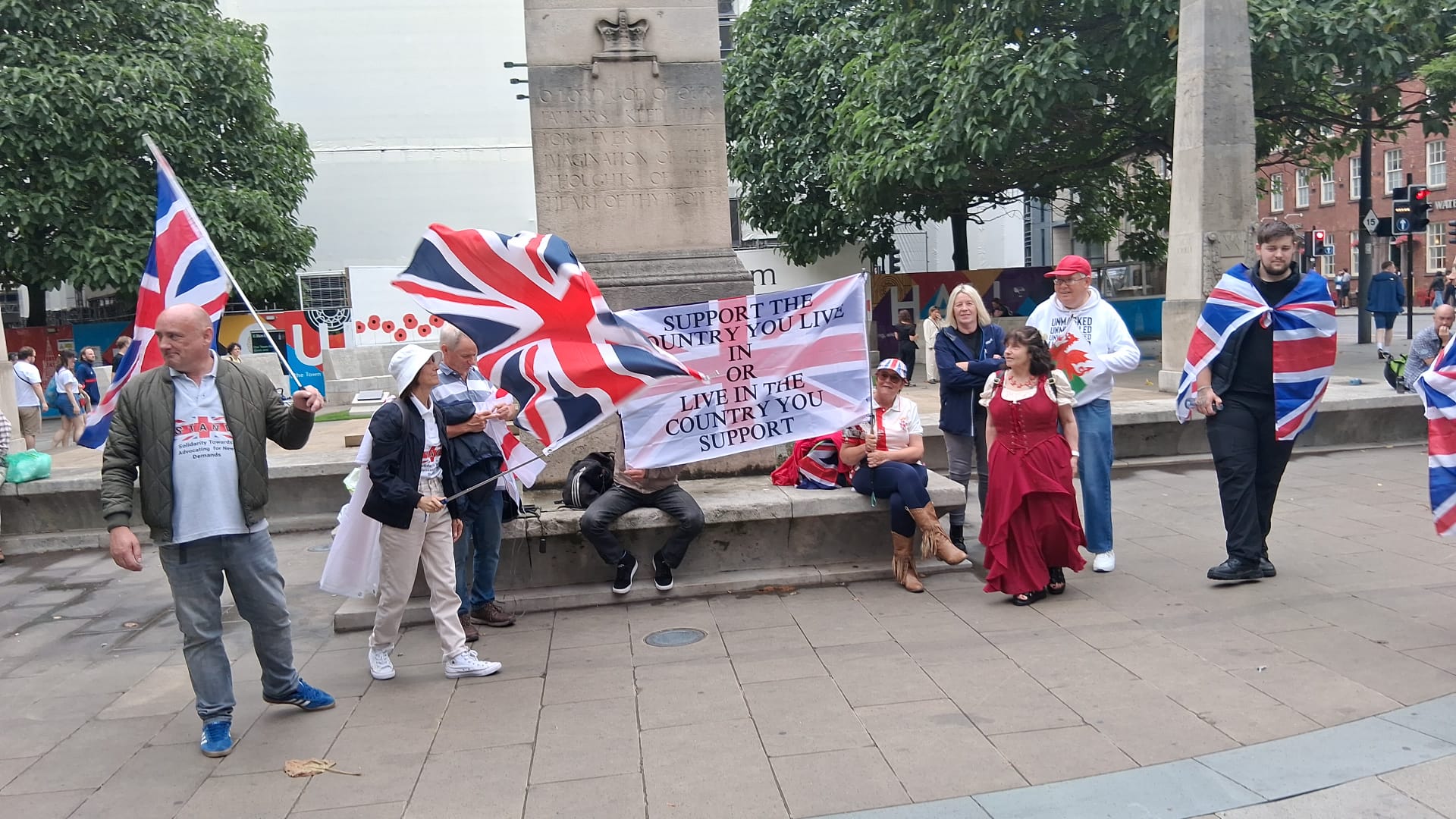 Searchlight_mag's tweet card. Pathetic turnout for far right ' Manchester Protest' When Claire Hodges, the organiser of the much-vaunted and much-hyped Manchester Protest, aka ...